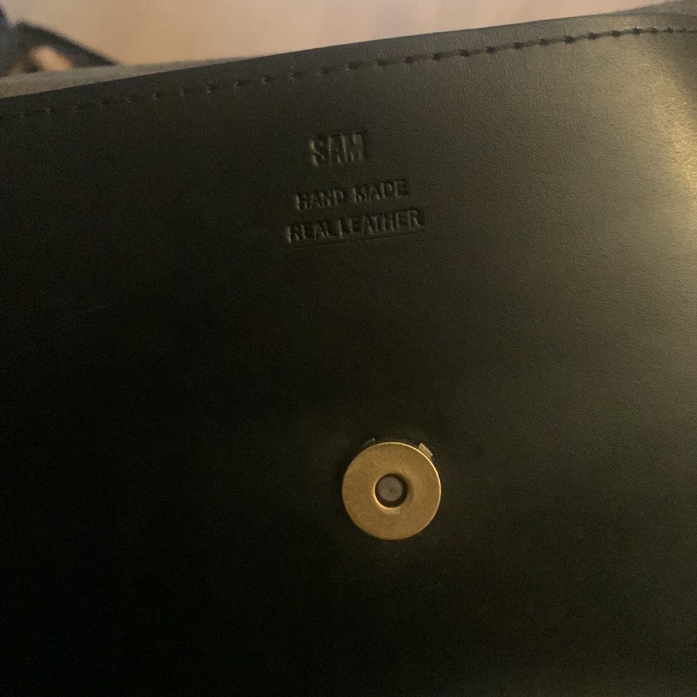 Minimalist Black Leather Crossbody Bag - Picture 5 of 5